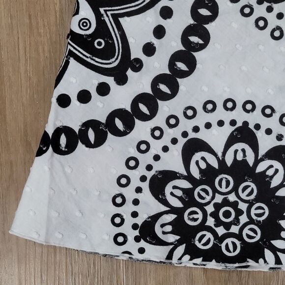🔺️A. Byer Black & White Mandala Dotted Swiss Sleeveless Top Small - Picture 5 of 9